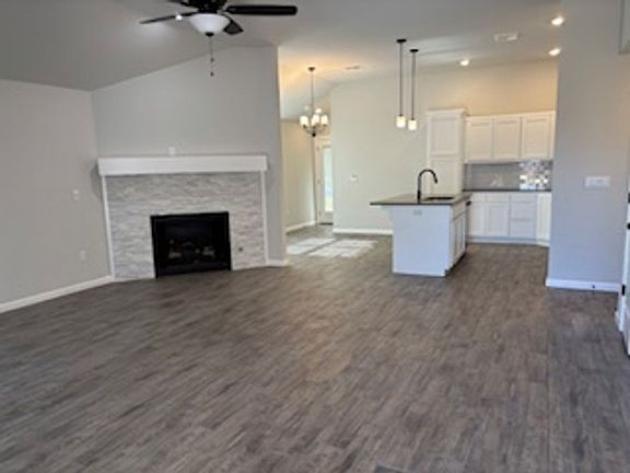 3rd image of 1042 SE 16th St