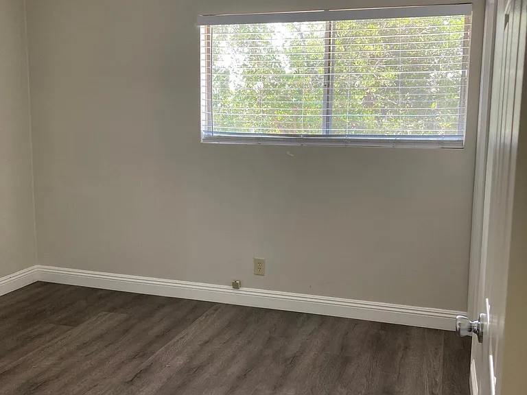 499 N Los Robles Ave #4 — Photo 5