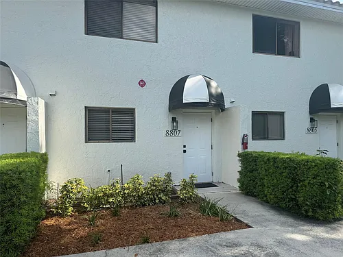 8807 NW 35th St Photo 1
