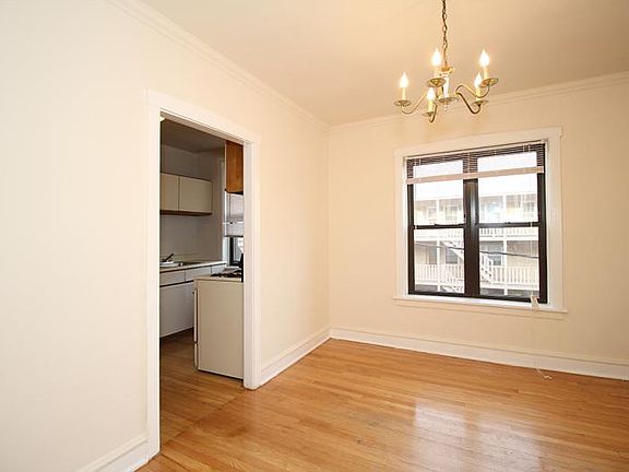 3rd image of 1133 Oak Ave APT 1W