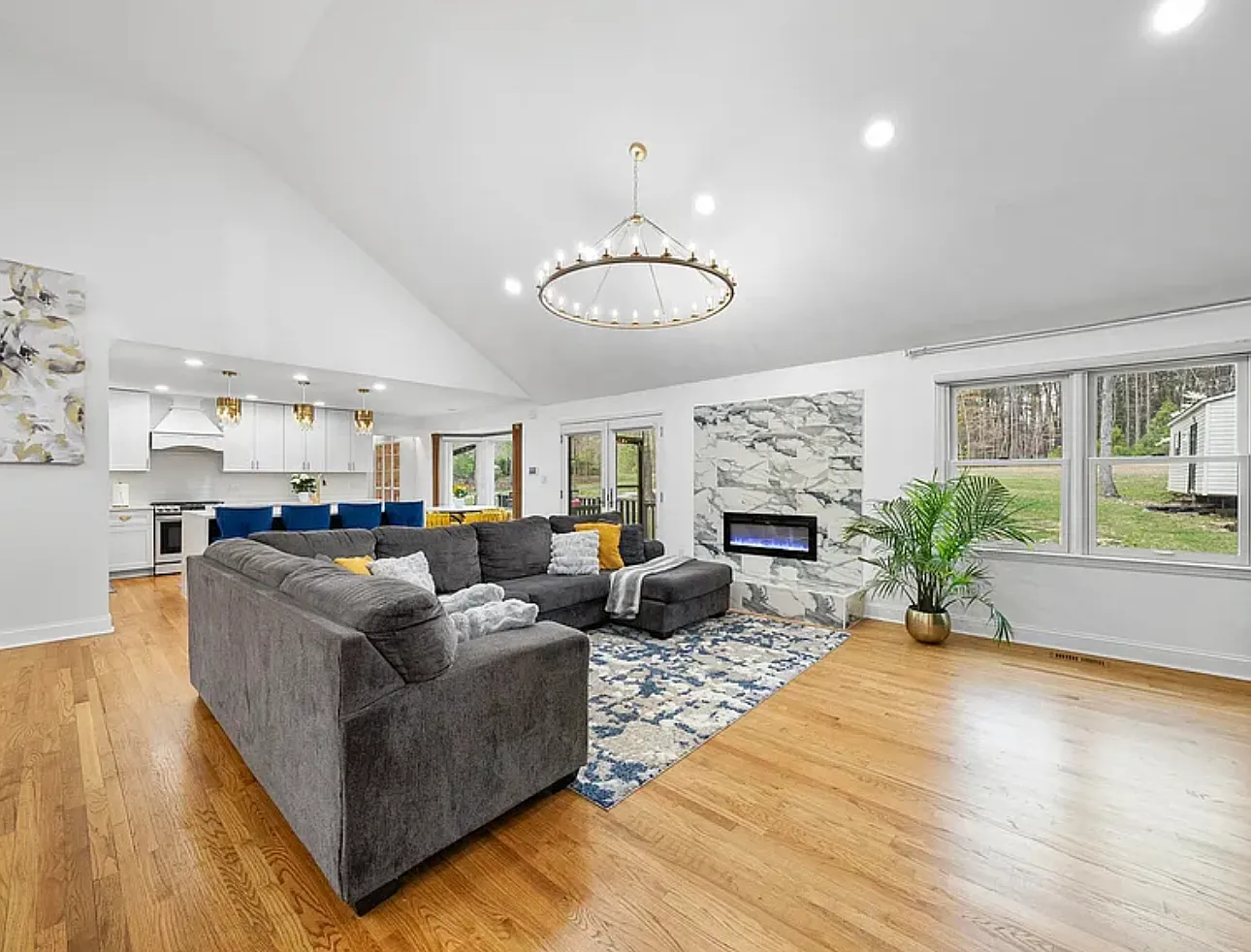 5 bed, 4022 sqft, $4,600 — Photo 4
