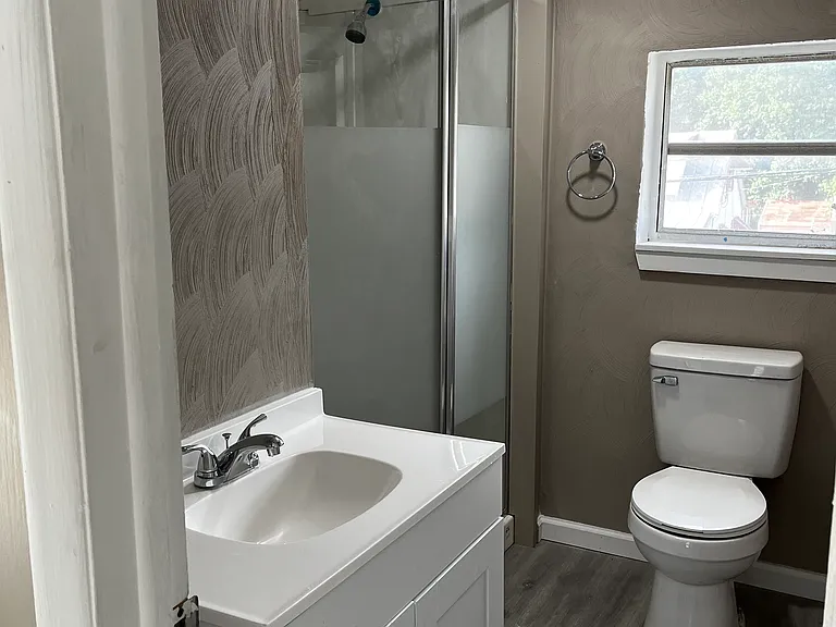 107 Lewis Ave — Photo 7