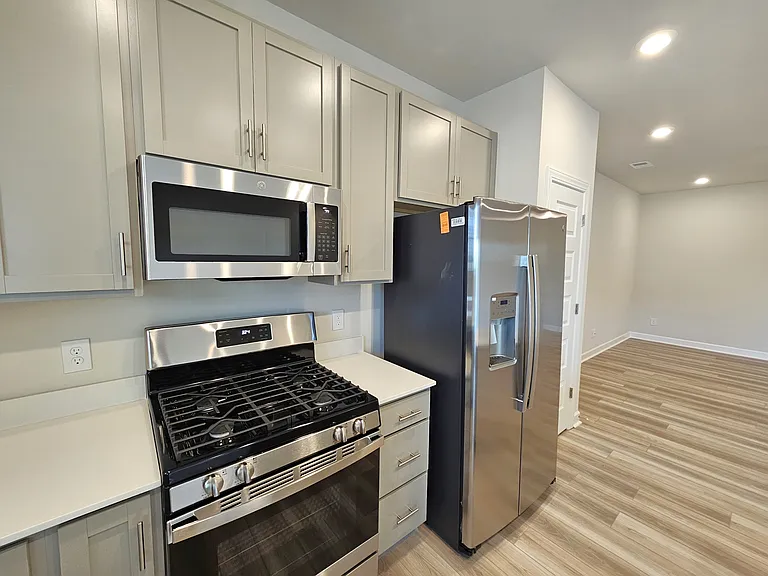 1522 Yellowwood Ct — Photo 2