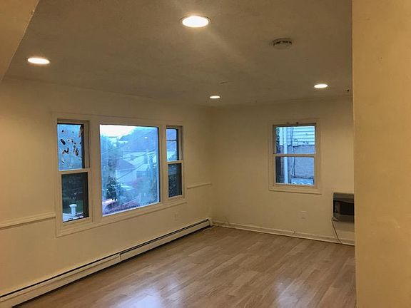 Living room with bold Sun Lighting