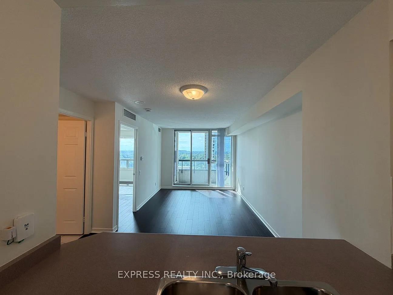 1 bed, $2,400 — Photo 4
