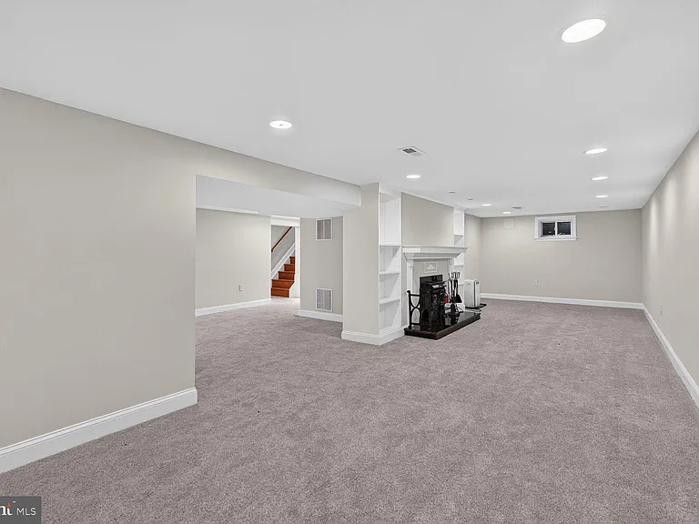 1813 Florin St — Photo 15