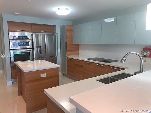 3rd image of 2950 NE 188th St APT 427
