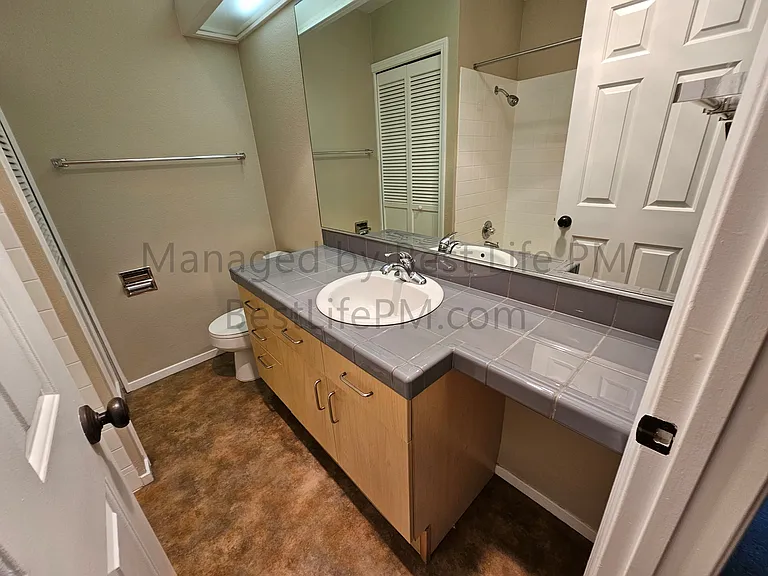 1535 SW Clay St #301 — Photo 31