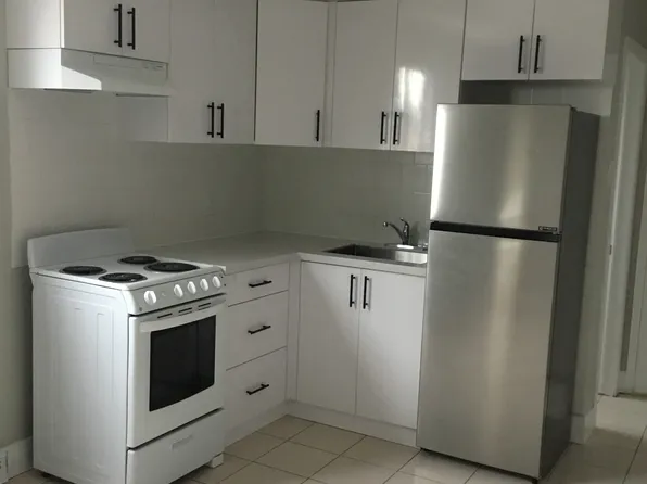 299 Simcoe St S #5, Oshawa, ON L1H 4H5