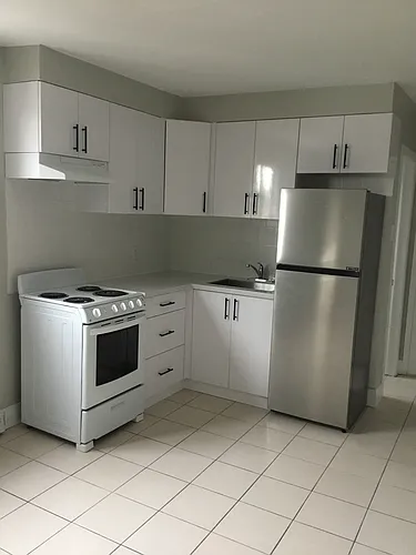 299 Simcoe St S #5 Photo 1