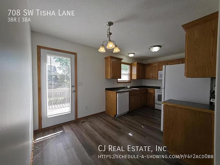 708 SW Tisha Ln — Photo 3