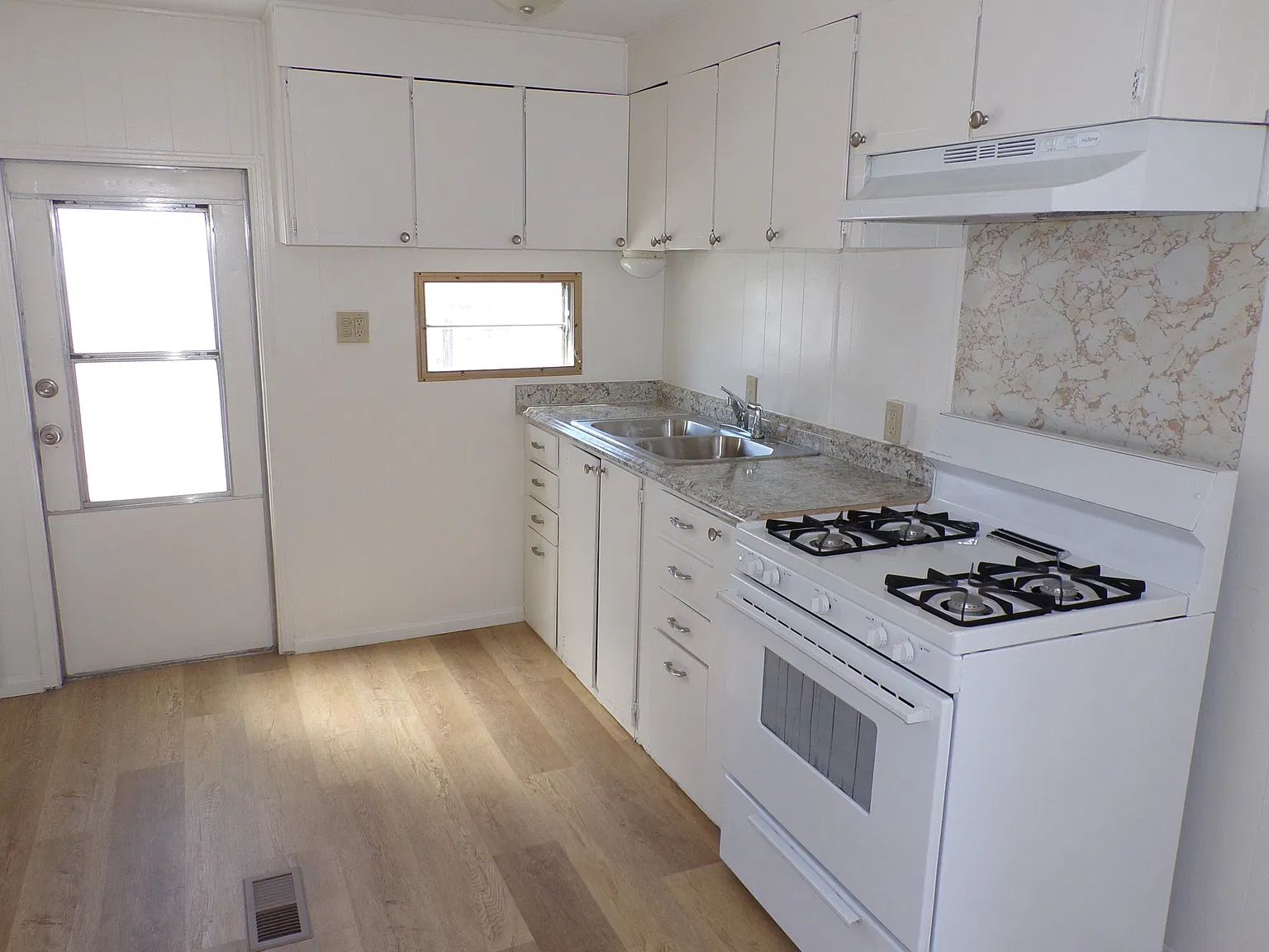 2 bed, 800 sqft, $1,675 — Photo 4