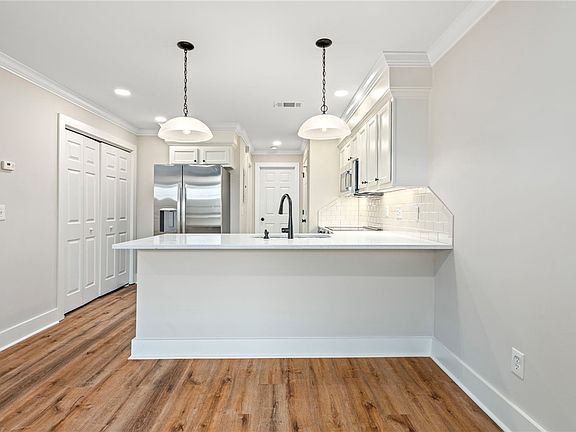 3rd image of 327 N Ross St #236