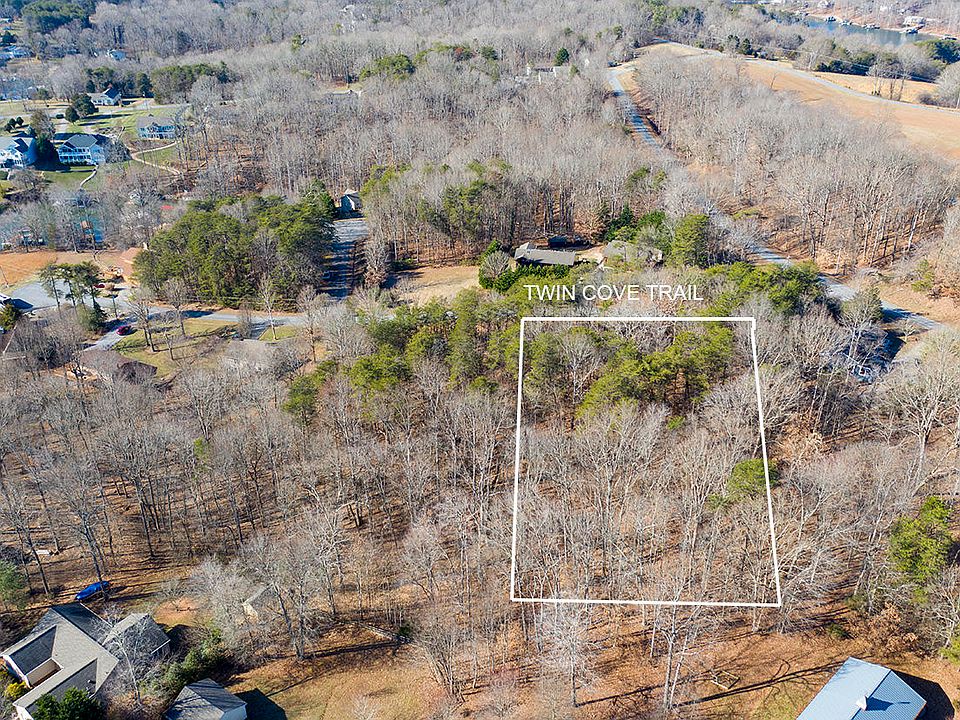 1st image of 104 Twin Cove Trl