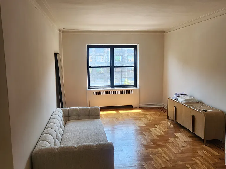 190 E Mosholu Pkwy S #4G — Photo 4