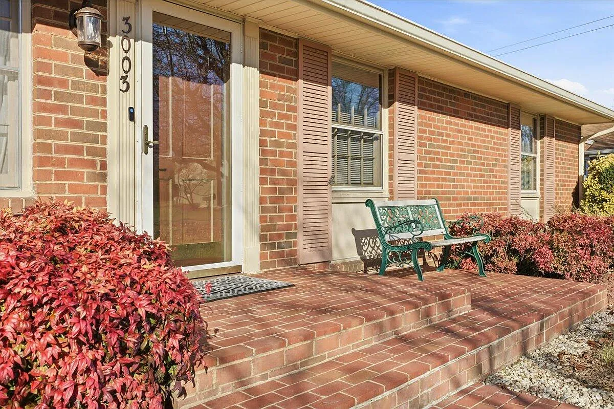 4 bed, 1.5 bath, 2150 sqft, $2,495 — Photo 3