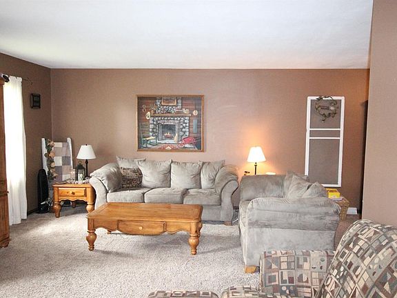 3rd image of 4 Oak Ave