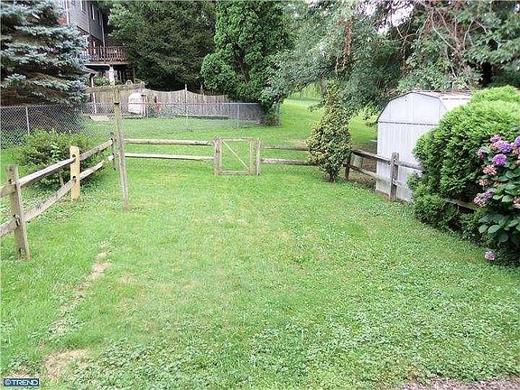3rd image of 1810 Crest Dr