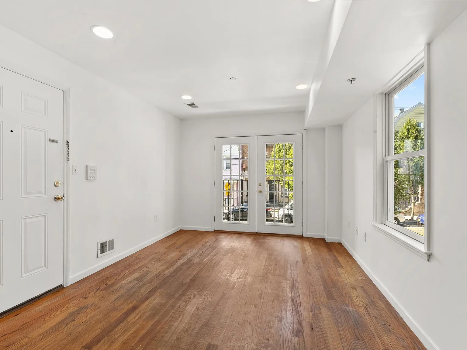 3 bed, 2.0 bath, $2,900 — Photo 4