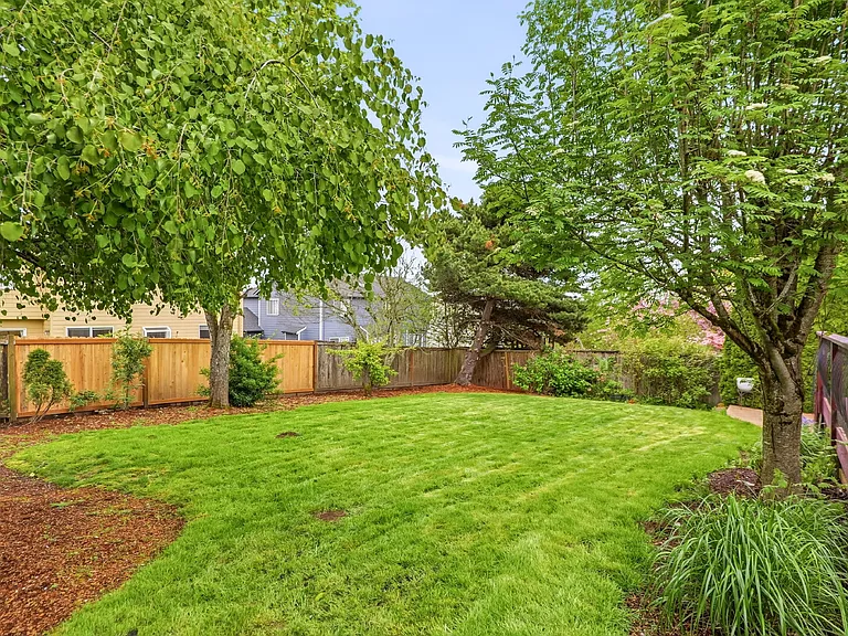 3521 NW Dahlia Dr — Photo 44