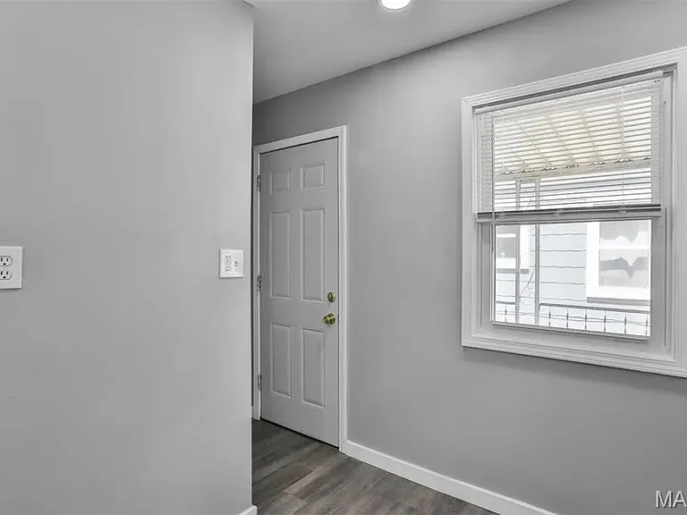 2057 Coleridge Dr — Photo 4