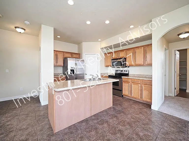 41 E Durham St — Photo 20