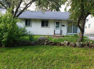 418 Whittier Ln, Mundelein, IL 60060