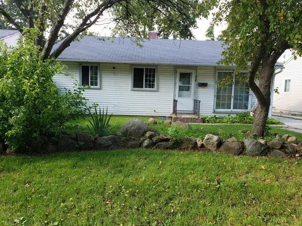 418 Whittier Ln, Mundelein, IL 60060