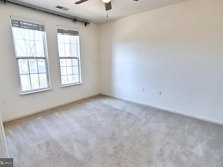 21216 McFadden Sq #108 — Photo 32