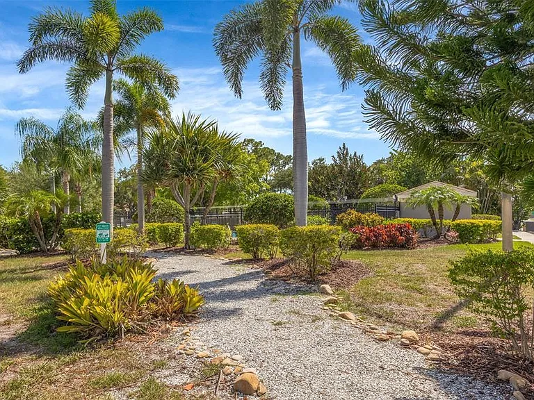 6127 Bayside Key Dr — Photo 52