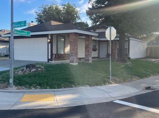 9421 Soaring Oaks Dr, Elk Grove, CA 95758