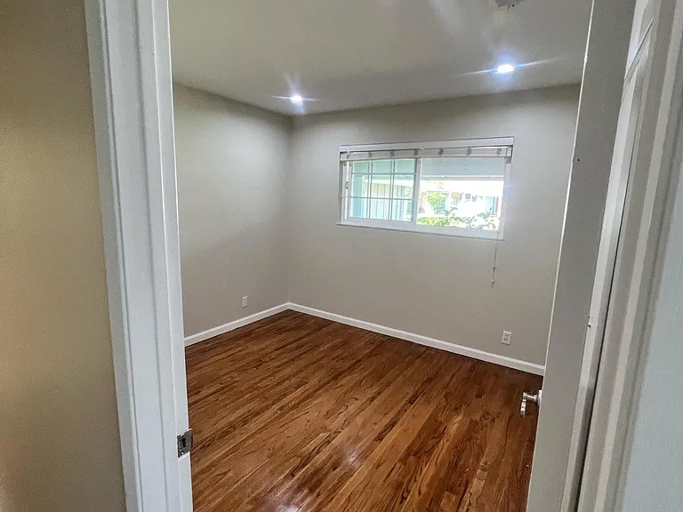 34833 Warwick Ct — Photo 16