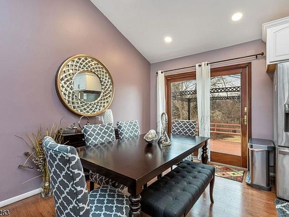 5th image of 30 Deborah Dr