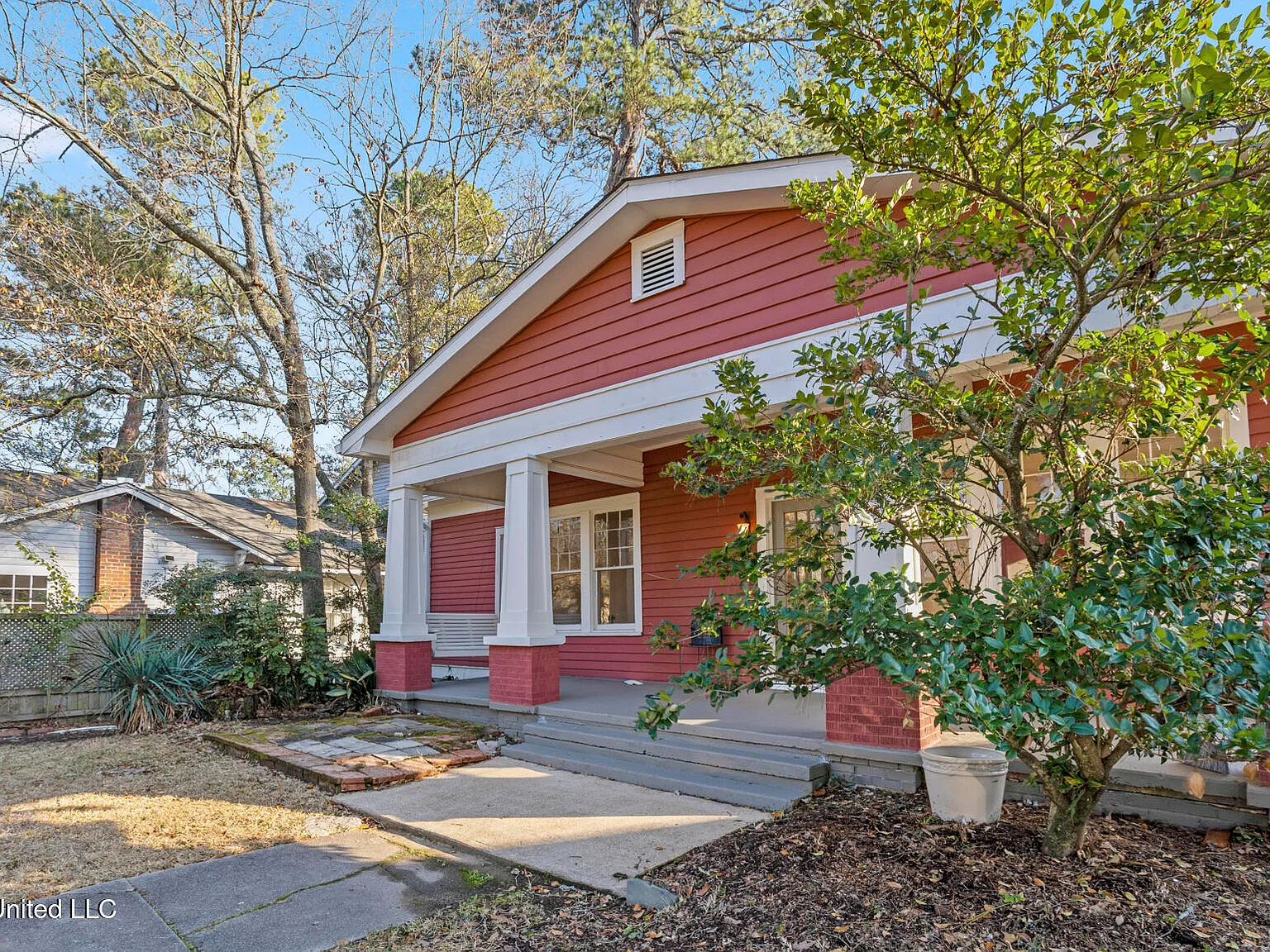 3 bed, 2.0 bath, 2262 sqft, $2,300 — Photo 3
