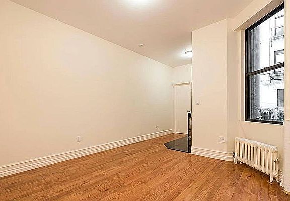 3rd image of 66 W 106th St APT 1C