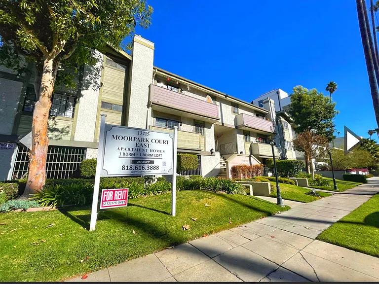 13215 Moorpark St. — Photo 15