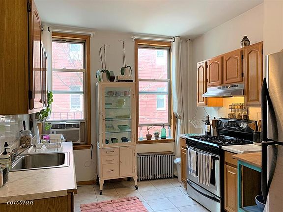 3rd image of 108 Bedford Ave APT 2R
