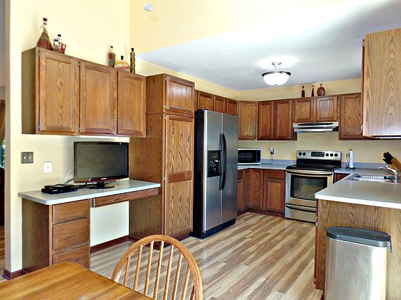 2nd image of 906 Westport Dr