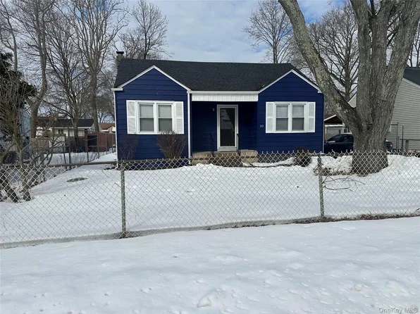 23 Hemlock Street, Wyandanch, NY 11798