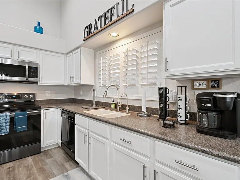 4637 E Fernwood Ct — Photo 29