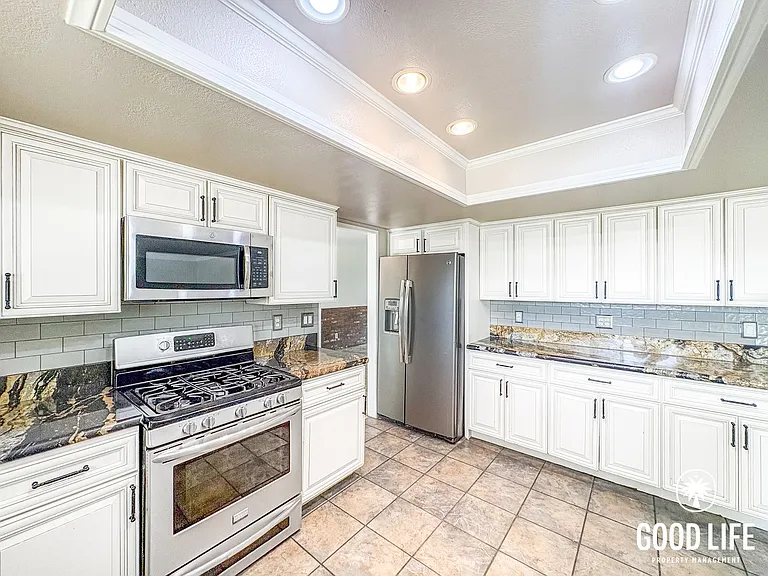 340 Penrod Ct — Photo 13