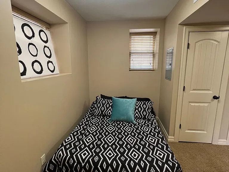3005 Harney St — Photo 30