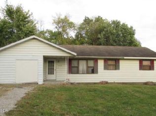 1534 S College St, Salem, IL 62881