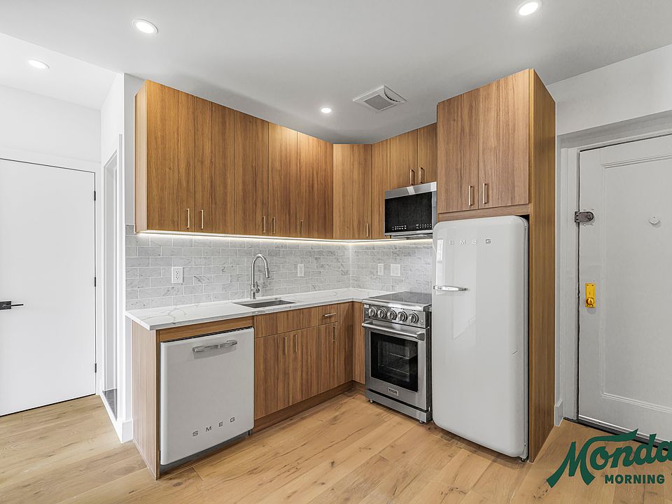 1st image of 82-86 W Washington Pl #3E