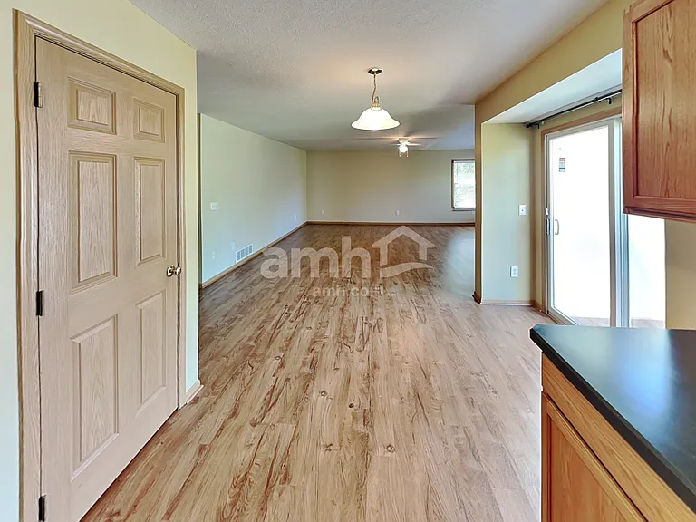 2395 Featherwood Dr — Photo 4