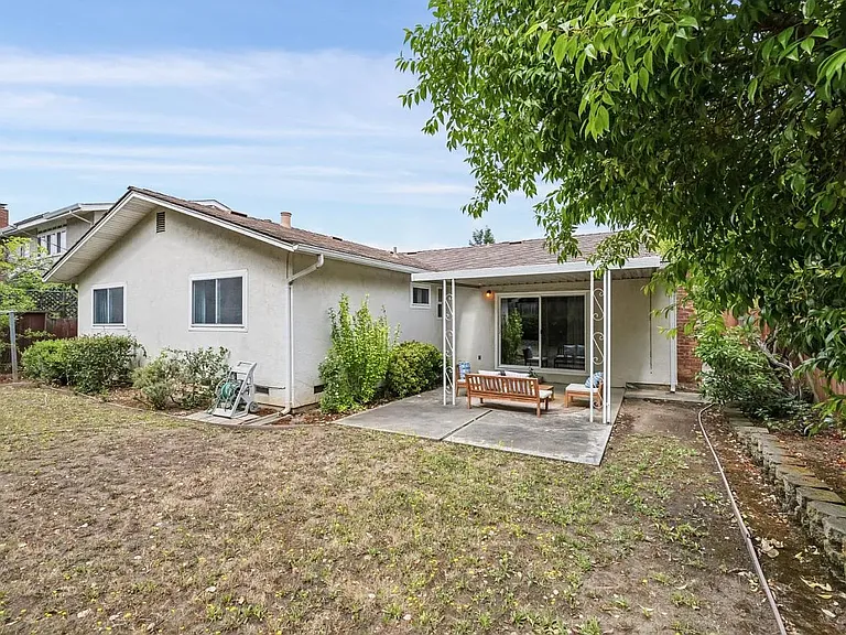 1563 Heron Ave — Photo 12