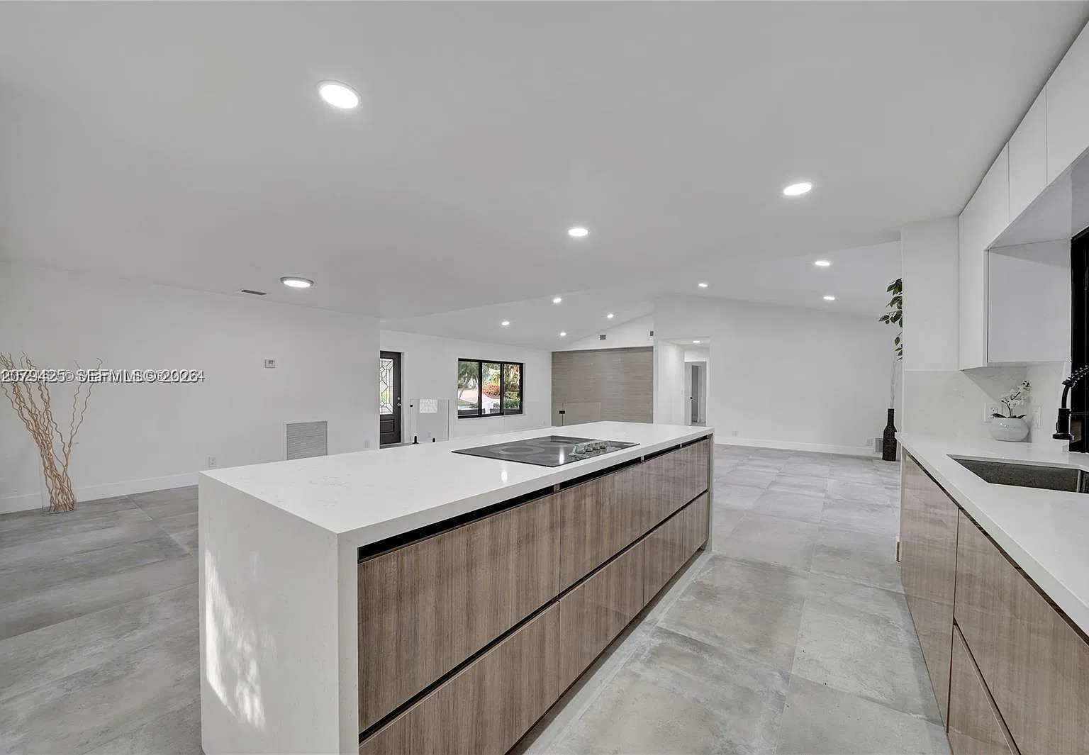 Lakeview — Photo 2