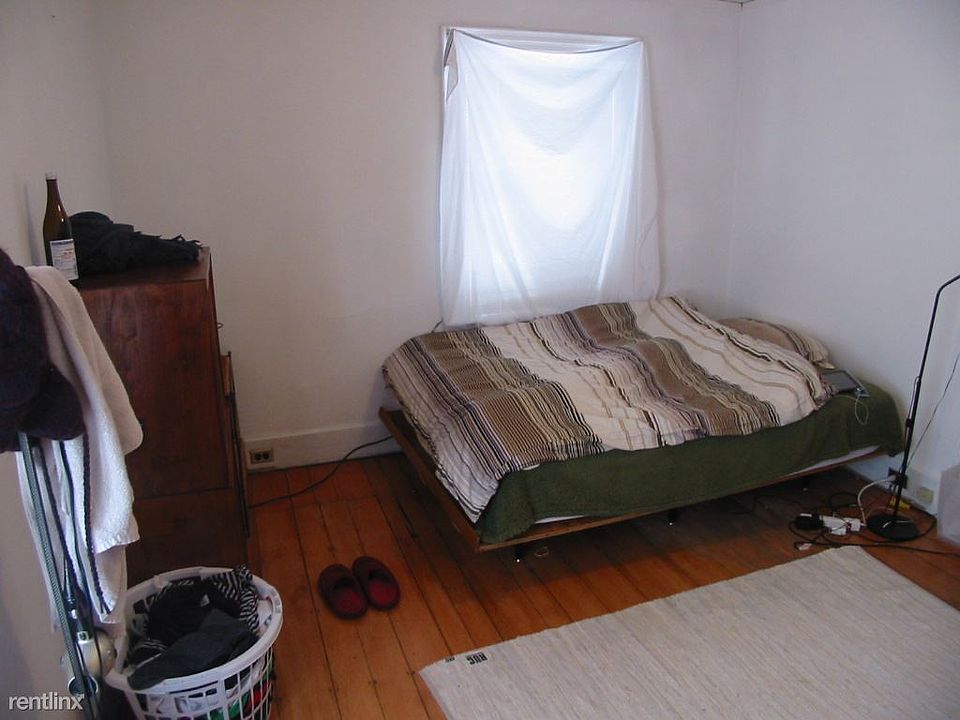 2nd image of 32 Hawthorn St #2