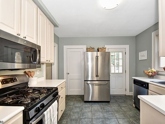 5th image of 30 Quinby Pl