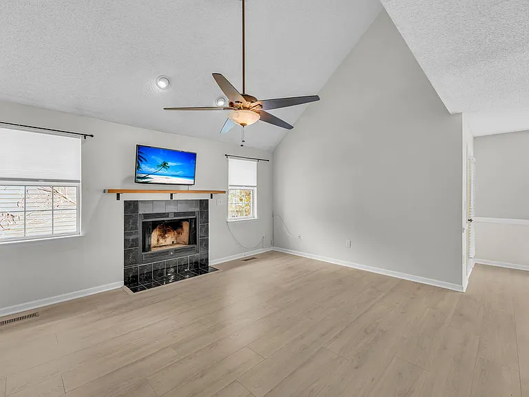 479 Cessna Ave — Photo 7